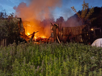  Загорелись два жилых дома